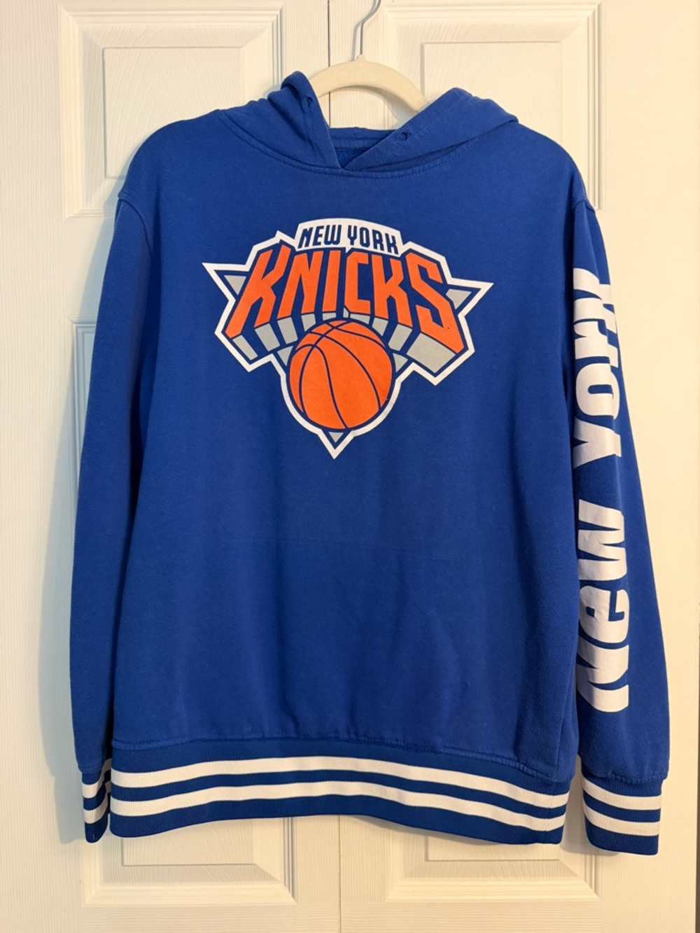 NY Knicks hooded sweatshirt size medium NBA